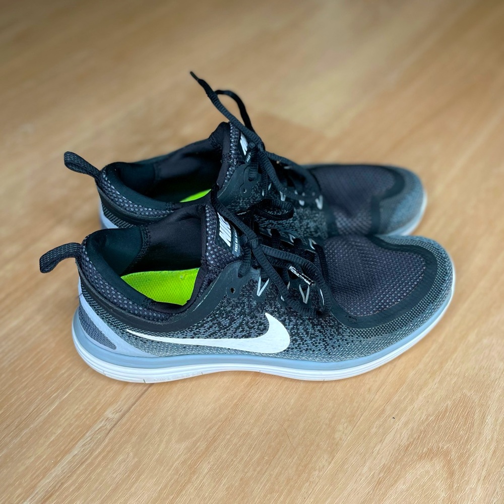 Nike Run Natural Speckled Gray and Black Shoes